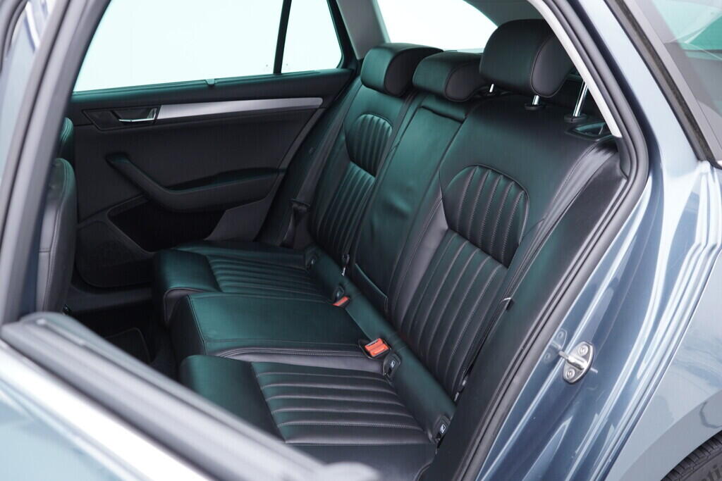 OV190V08954_44.webp_SUPERB Style Extra 1.6 TDI 88 kW automat