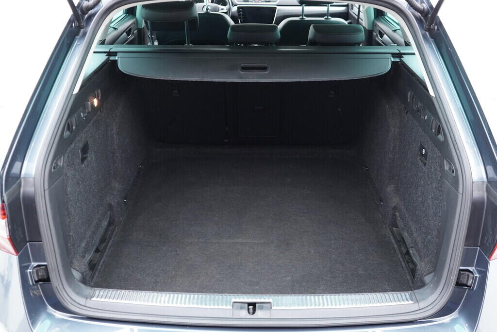 OV190V08954_45.webp_SUPERB Style Extra 1.6 TDI 88 kW automat