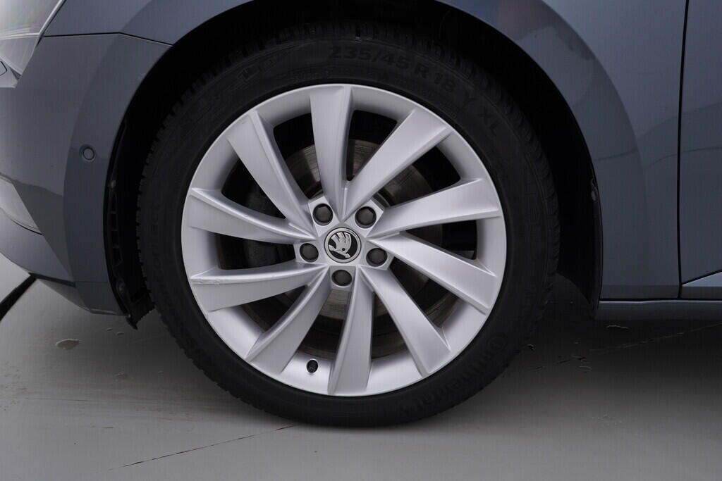 OV190V08954_49.webp_SUPERB Style Extra 1.6 TDI 88 kW automat