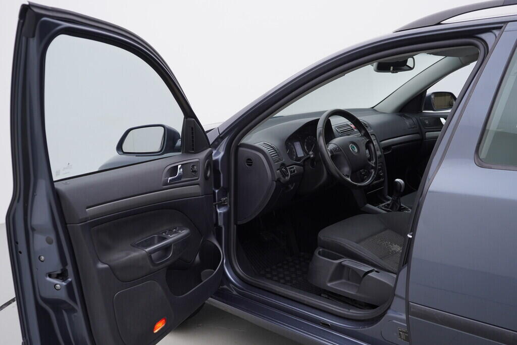 OV190V08977_18.webp_OCTAVIA Elegance 2.0 TDI 103 kW manuál