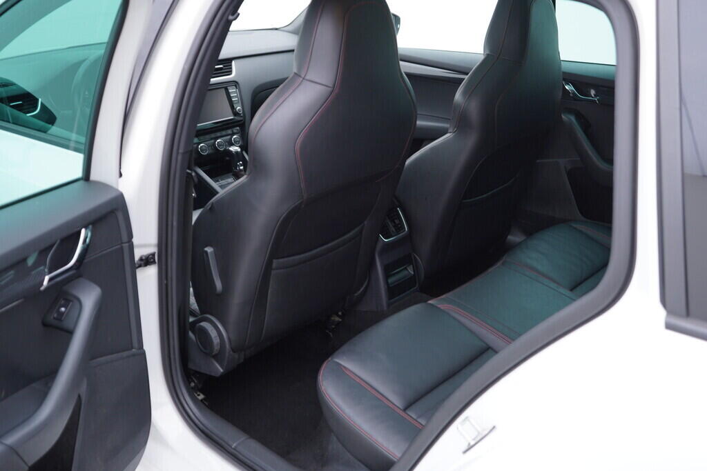 OV190V08979_34.webp_OCTAVIA RS 2.0 TSI 162 kW automat