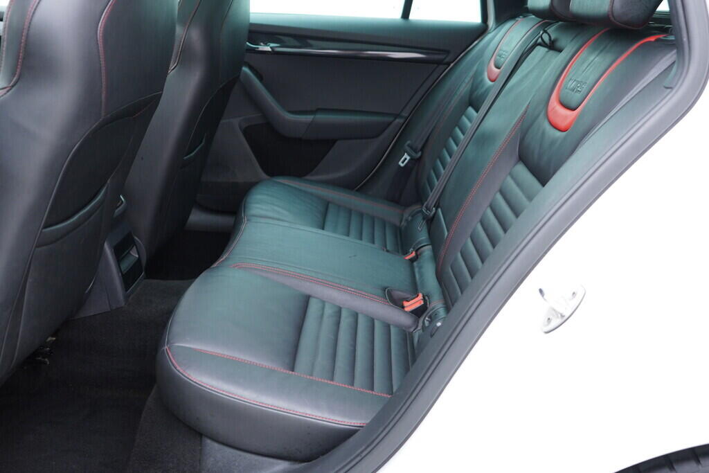 OV190V08979_36.webp_OCTAVIA RS 2.0 TSI 162 kW automat