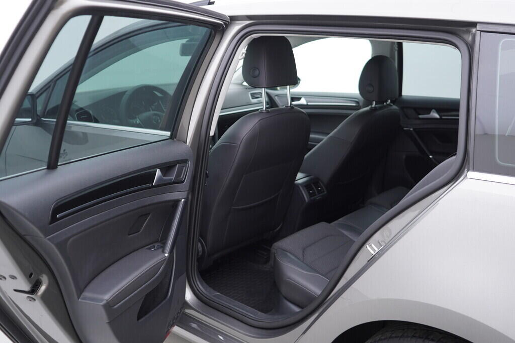 OV190V08984_36.webp_GOLF VARIANT  1.4 TSI 103 kW manuál