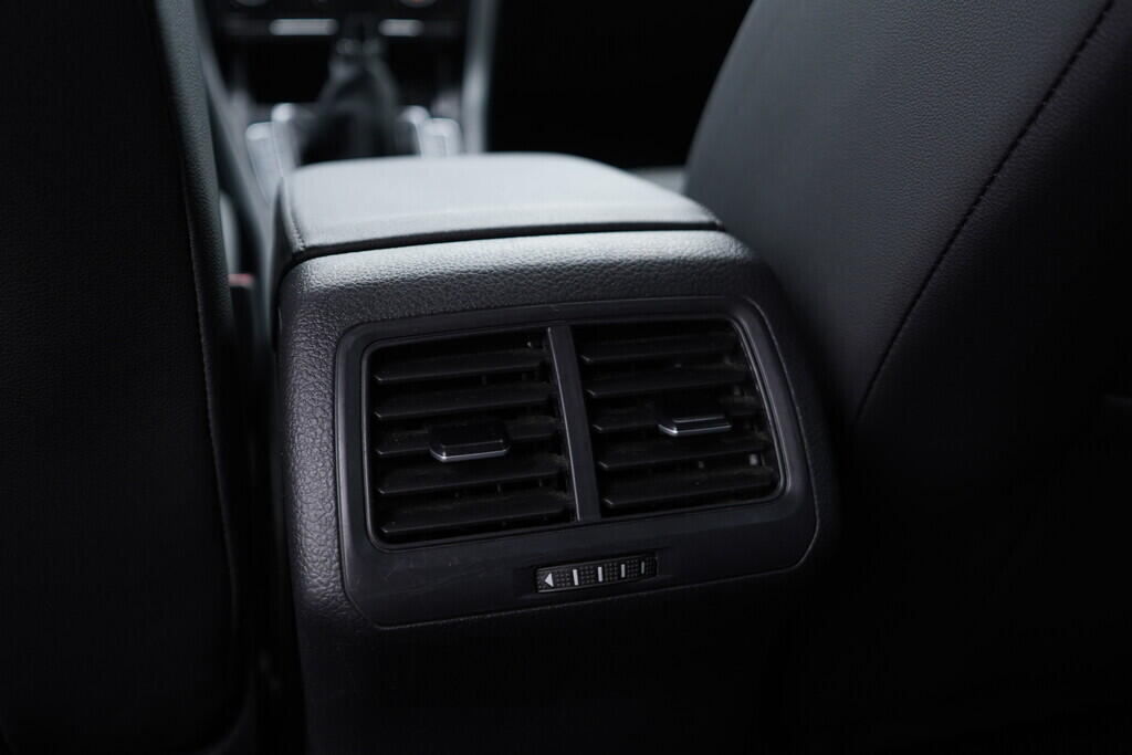 OV190V08984_37.webp_GOLF VARIANT  1.4 TSI 103 kW manuál