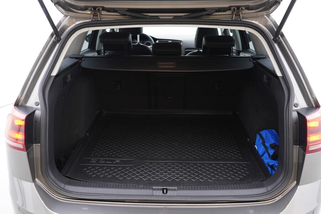 OV190V08984_39.webp_GOLF VARIANT  1.4 TSI 103 kW manuál