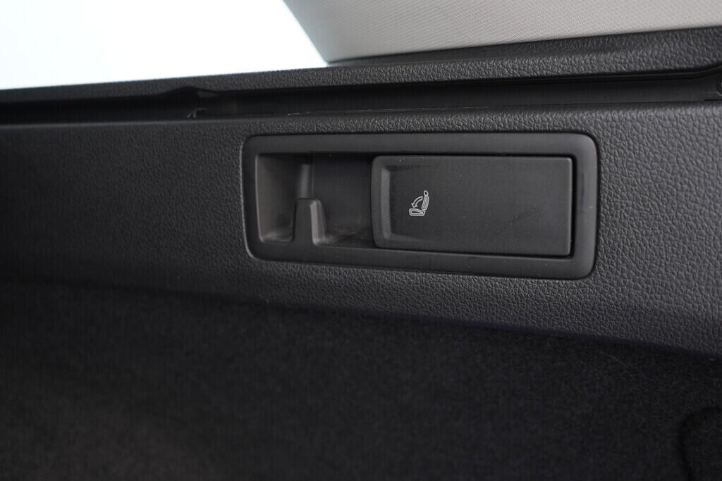 OV190V08984_41.webp_GOLF VARIANT  1.4 TSI 103 kW manuál