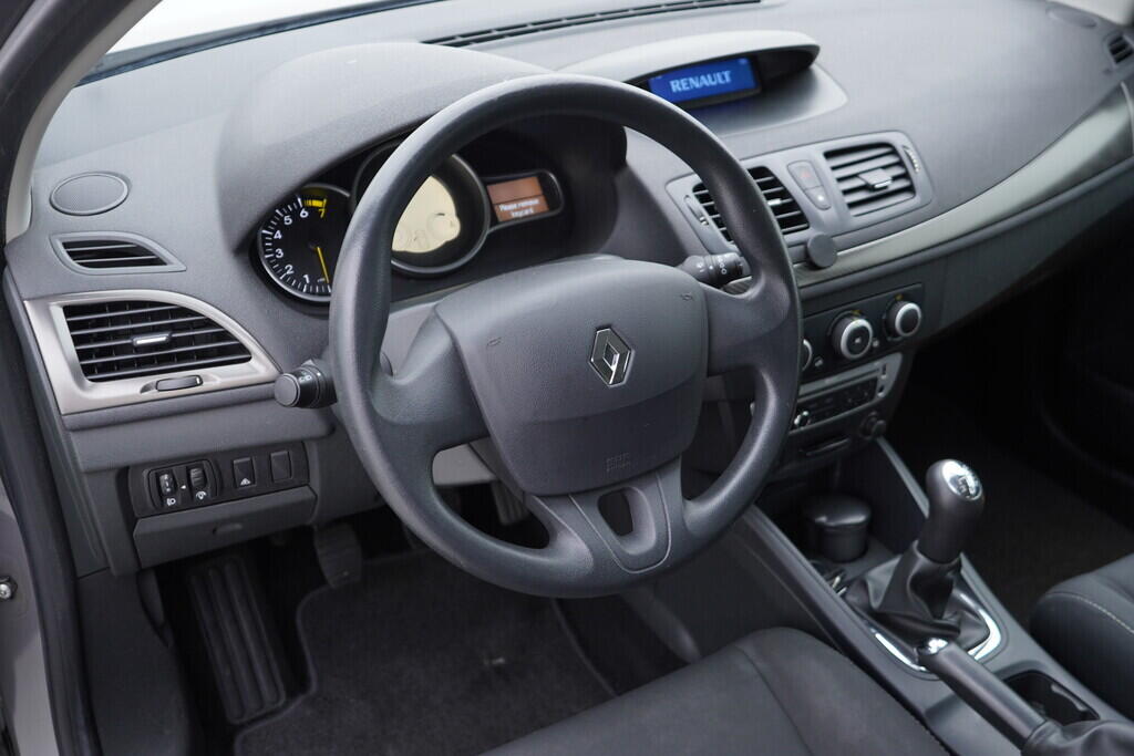 OV190V08985_21.webp_MÉGANE  1.6  74 kW manuál