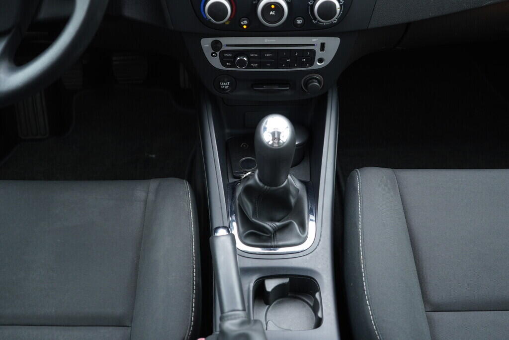 OV190V08985_36.webp_MÉGANE  1.6  74 kW manuál