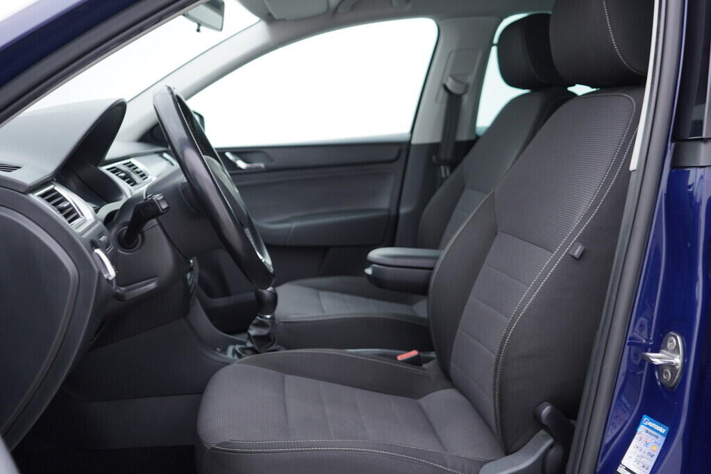 OV190V08986_22.webp_RAPID Elegance 1.6 TDI 77 kW manuál