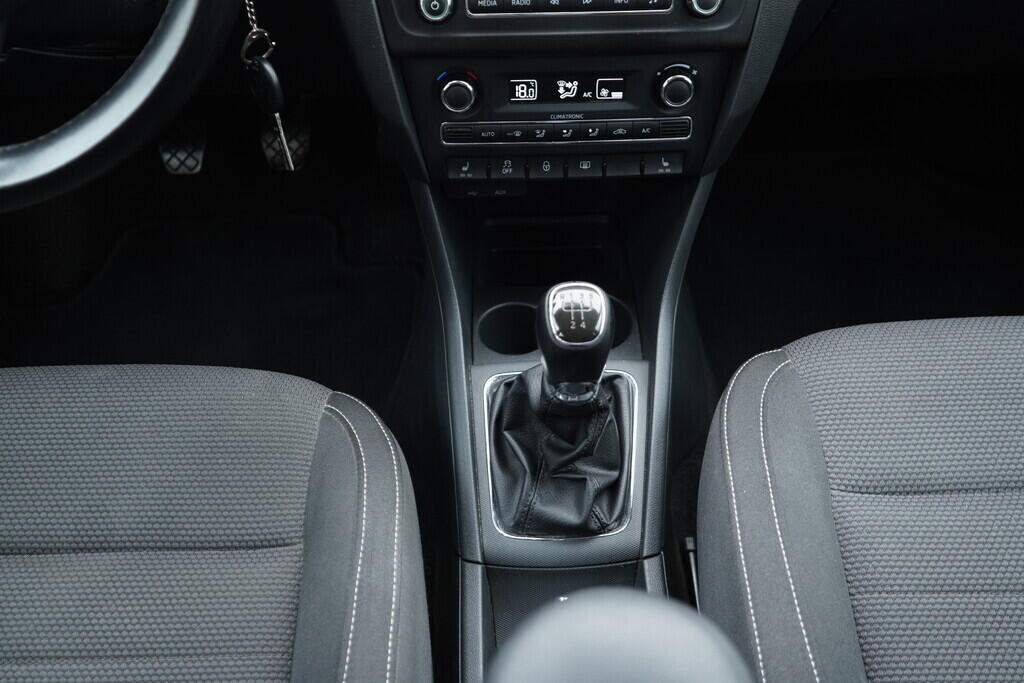 OV190V08986_30.webp_RAPID Elegance 1.6 TDI 77 kW manuál