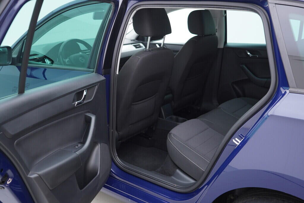 OV190V08986_31.webp_RAPID Elegance 1.6 TDI 77 kW manuál