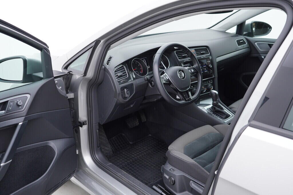 OV190V08988_18.webp_GOLF  1.0 TSI 81 kW automat