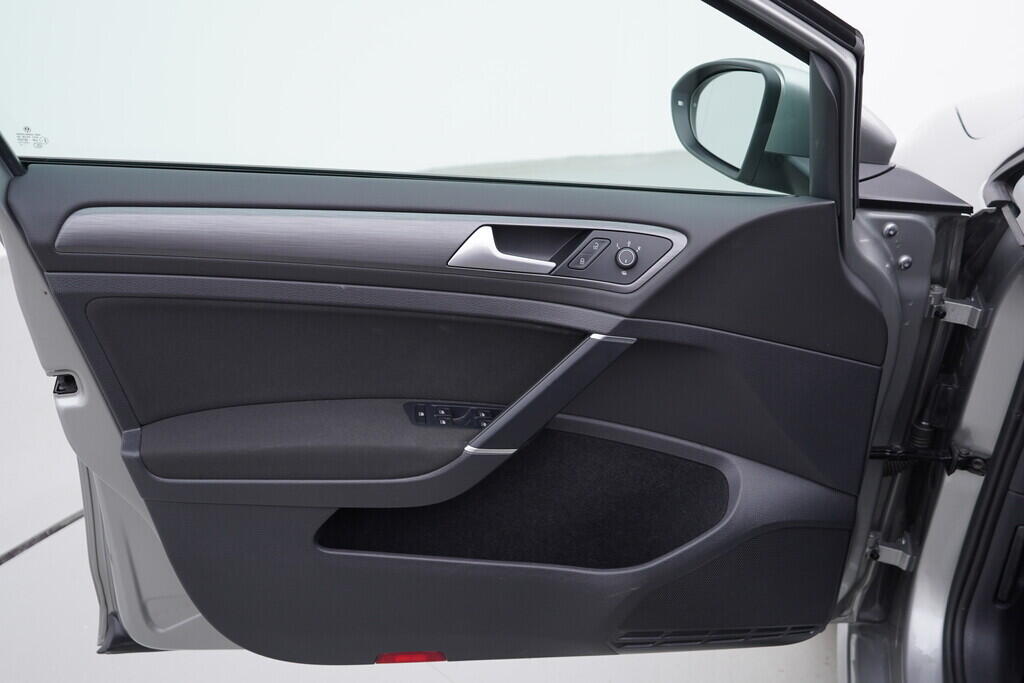 OV190V08988_19.webp_GOLF  1.0 TSI 81 kW automat