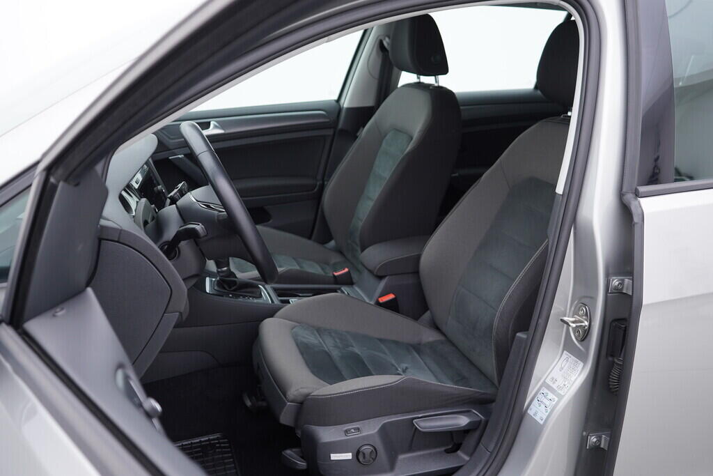 OV190V08988_24.webp_GOLF  1.0 TSI 81 kW automat