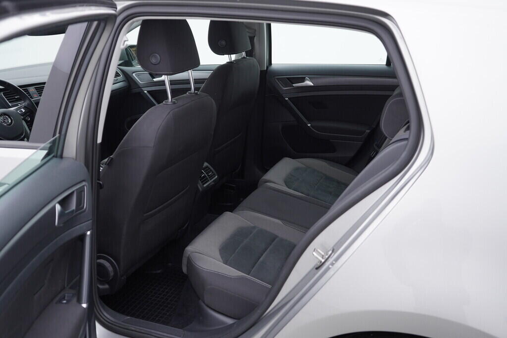 OV190V08988_39.webp_GOLF  1.0 TSI 81 kW automat