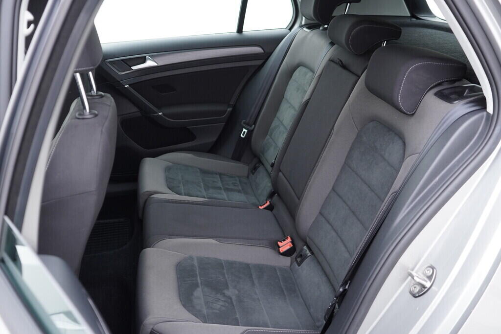 OV190V08988_41.webp_GOLF  1.0 TSI 81 kW automat