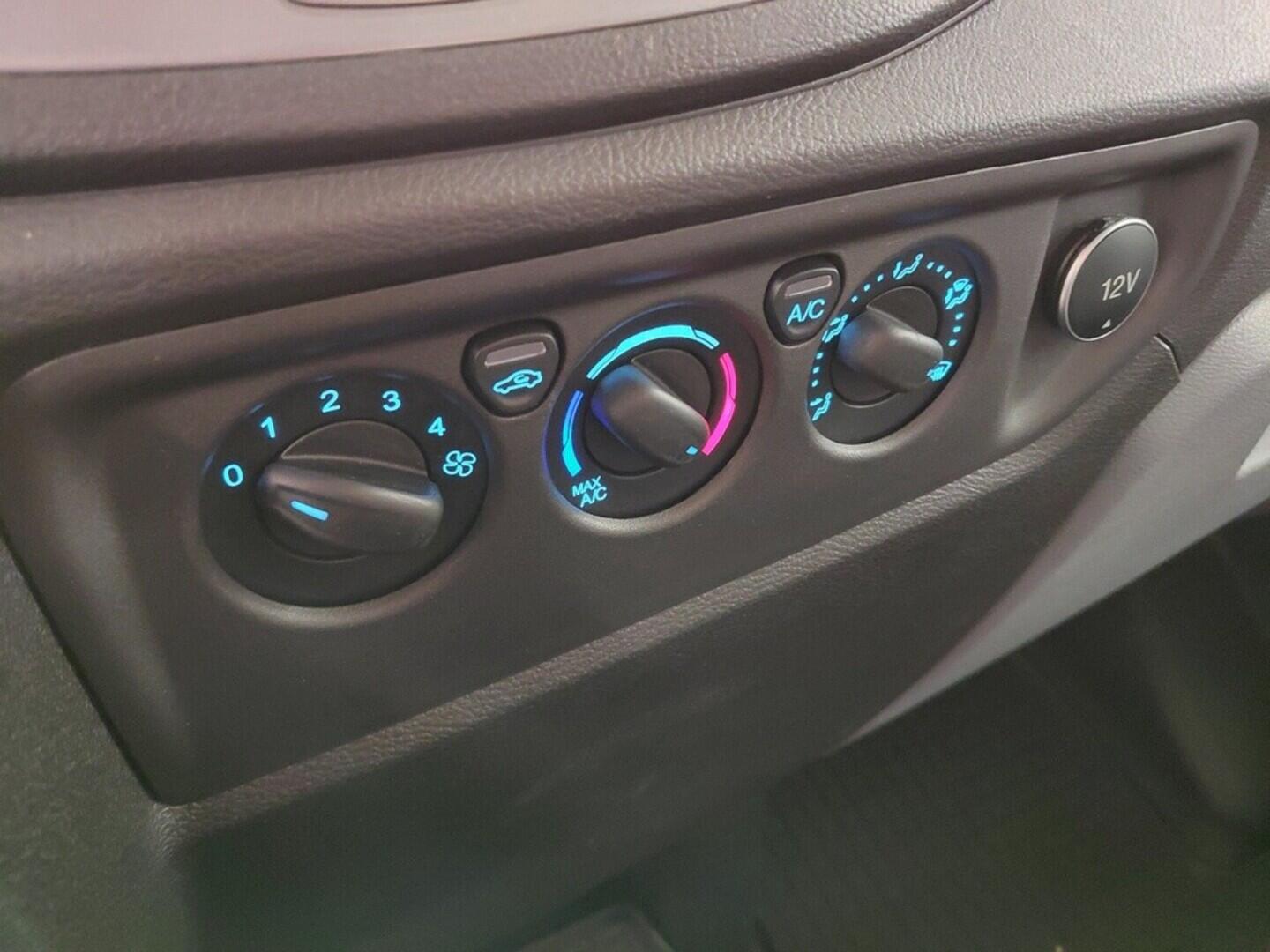 OV190V08989_23.webp_TRANSIT Trend  2.0  96 kW manuál, DPH