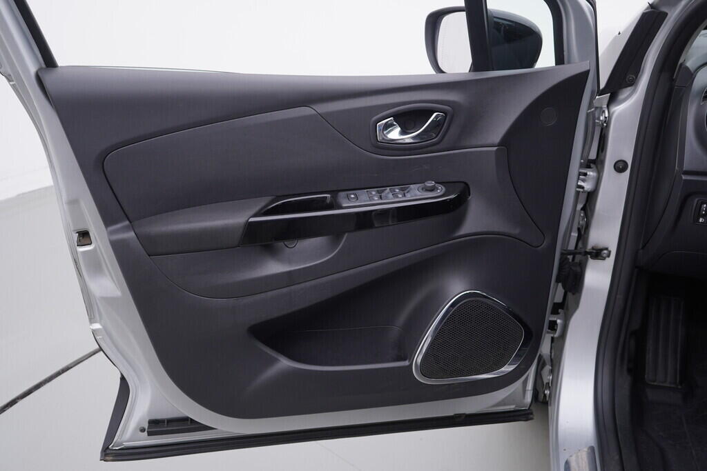 OV190V09002_19.webp_CAPTUR  1.2  87 kW manuál