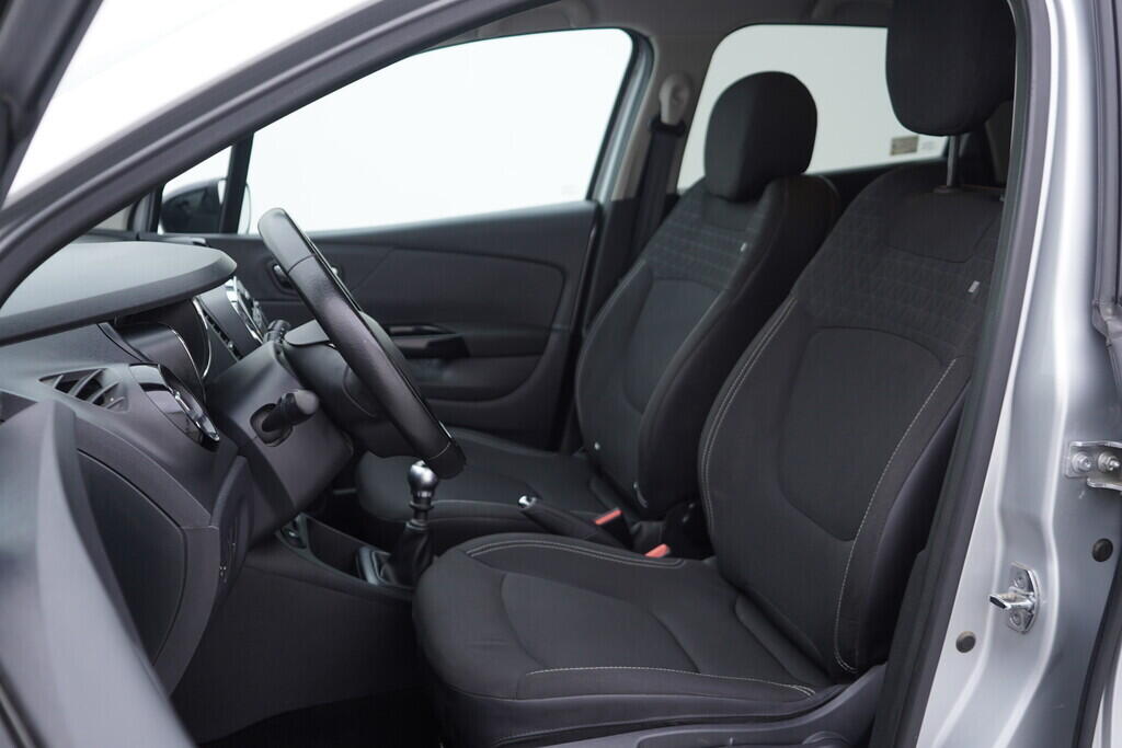 OV190V09002_22.webp_CAPTUR  1.2  87 kW manuál