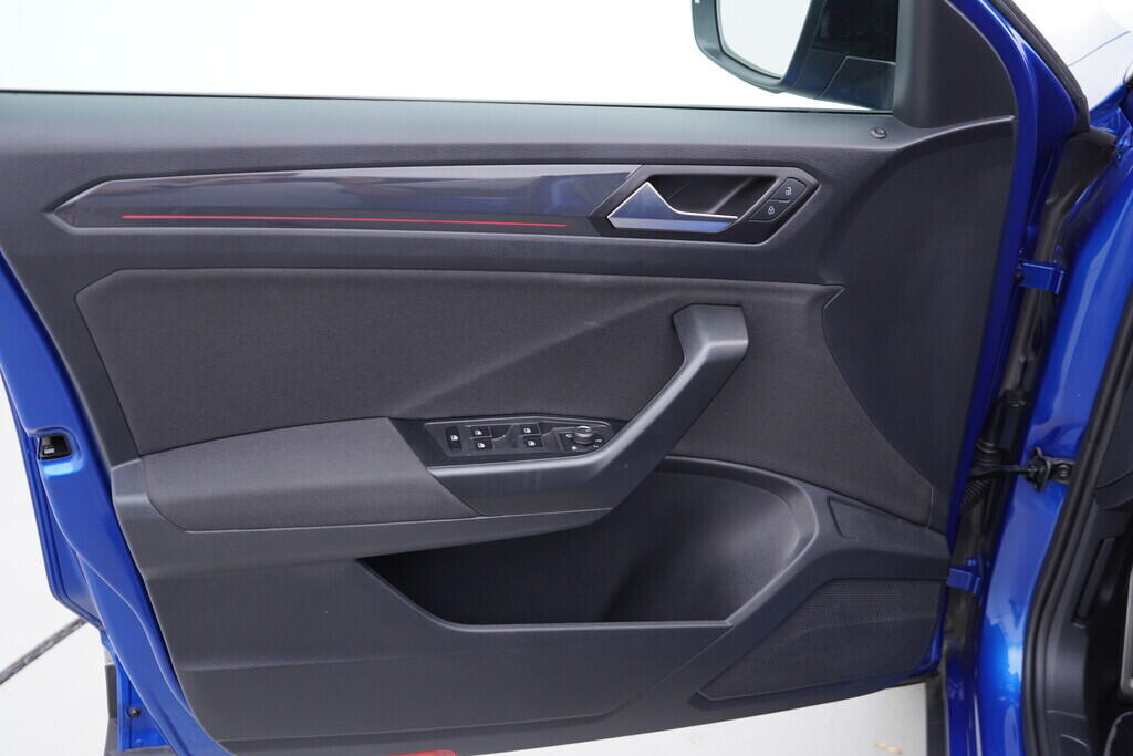 OV190V09008_19.webp_T-ROC Sport 2.0 TDI 110 kW manuál