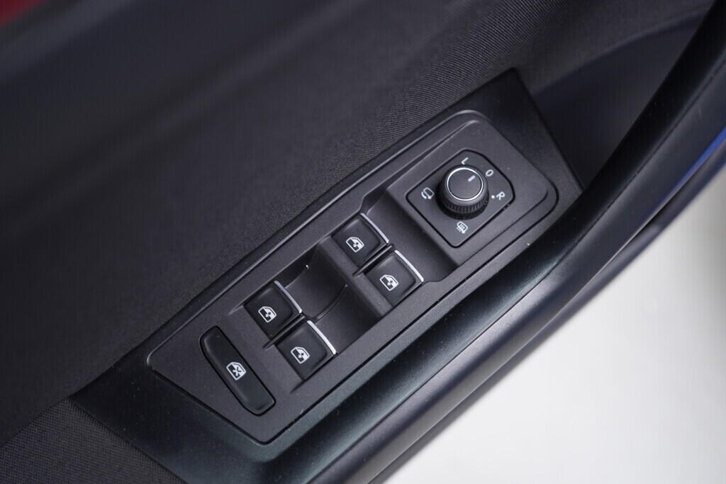 OV190V09008_20.webp_T-ROC Sport 2.0 TDI 110 kW manuál