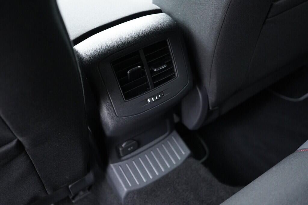 OV190V09008_38.webp_T-ROC Sport 2.0 TDI 110 kW manuál