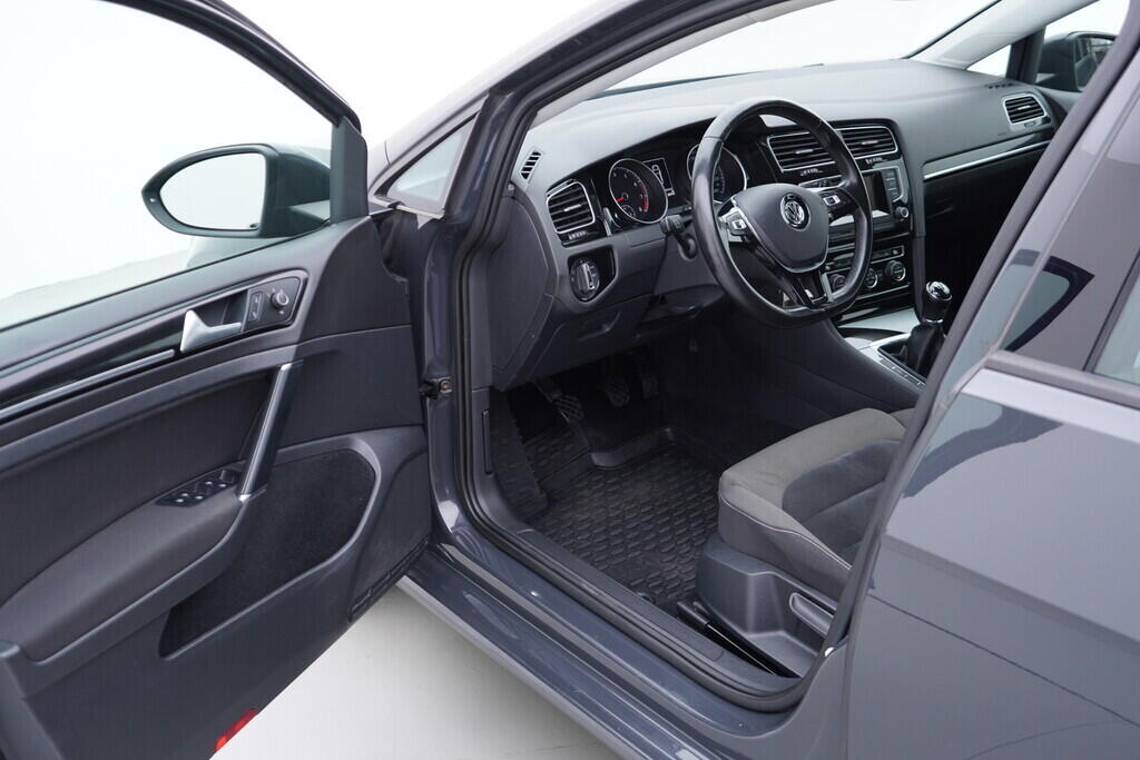 OV190V09017_18.webp_GOLF Highline 1.4 TSI 92 kW manuál