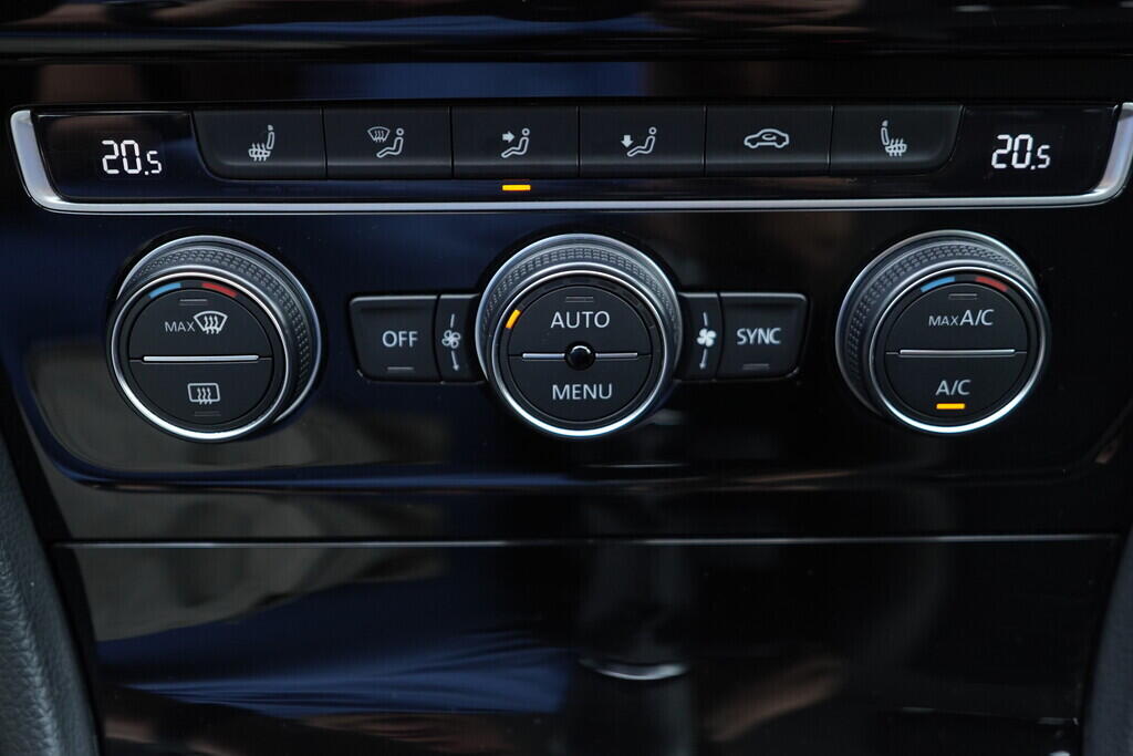 OV190V09017_35.webp_GOLF Highline 1.4 TSI 92 kW manuál