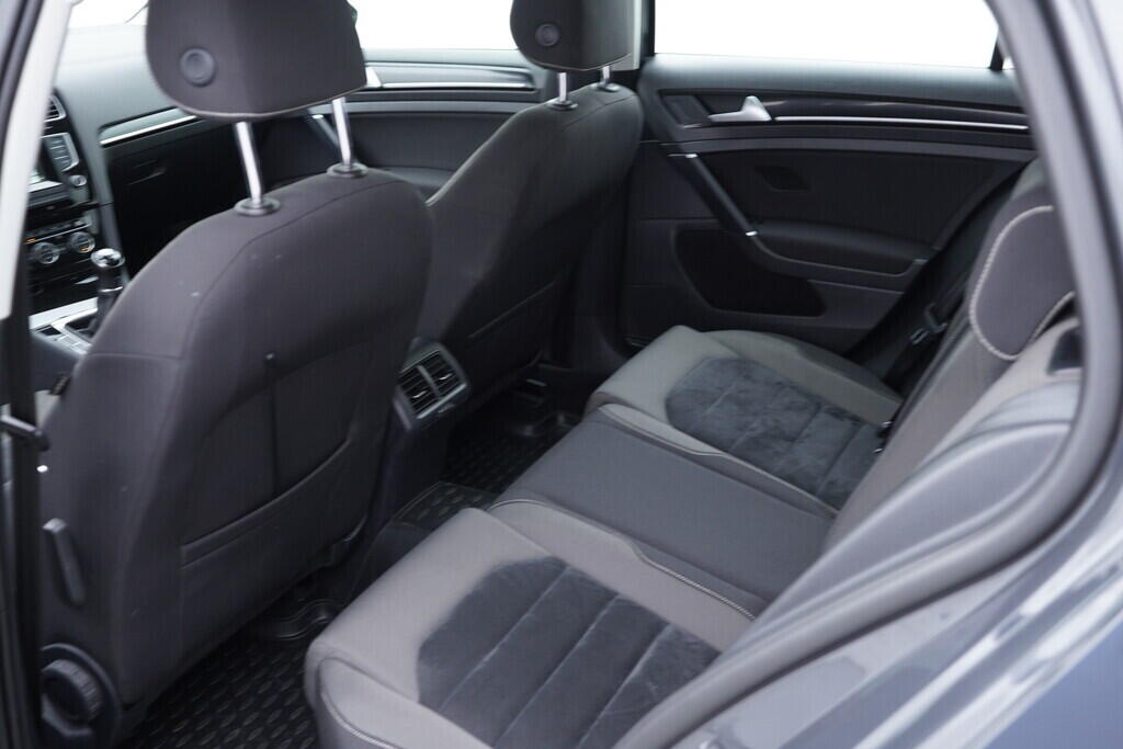 OV190V09017_38.webp_GOLF Highline 1.4 TSI 92 kW manuál