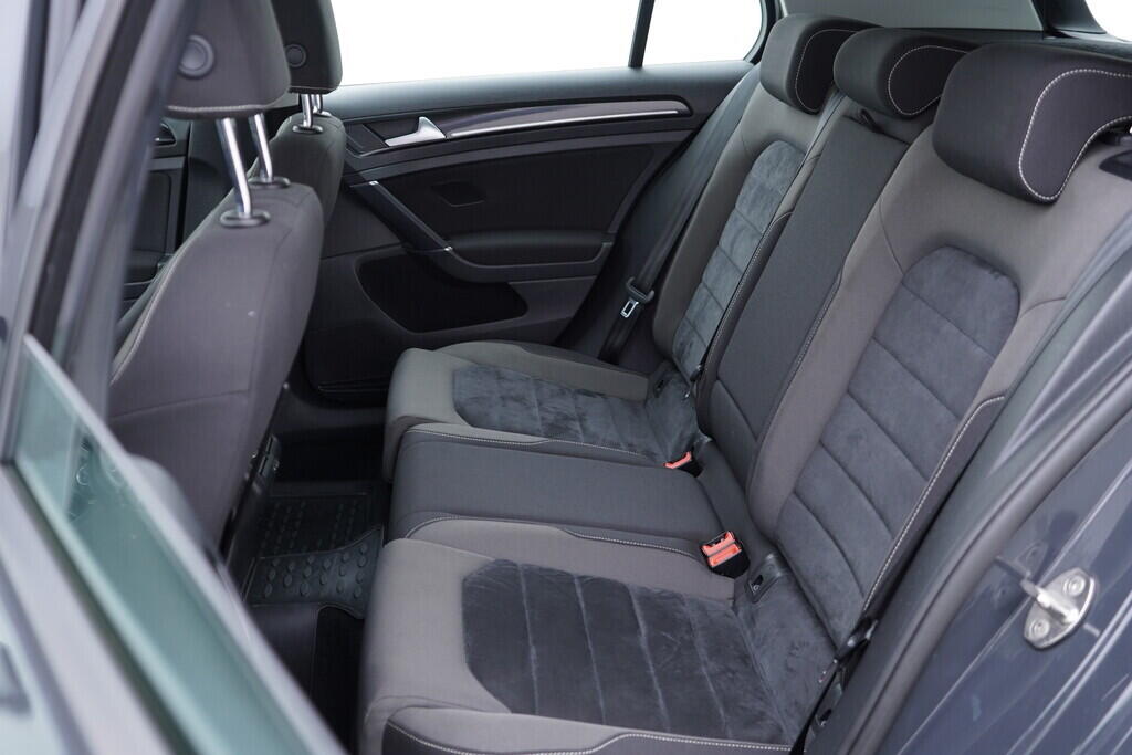 OV190V09017_40.webp_GOLF Highline 1.4 TSI 92 kW manuál