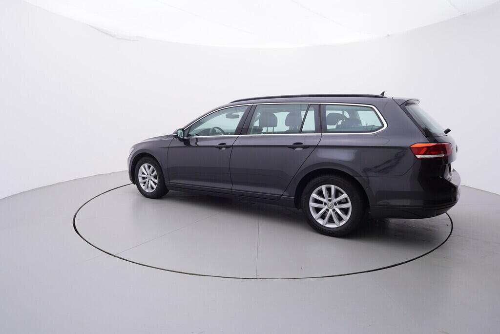OV190V09026_12.webp_PASSAT Highline 2.0 TDI 110 kW automat