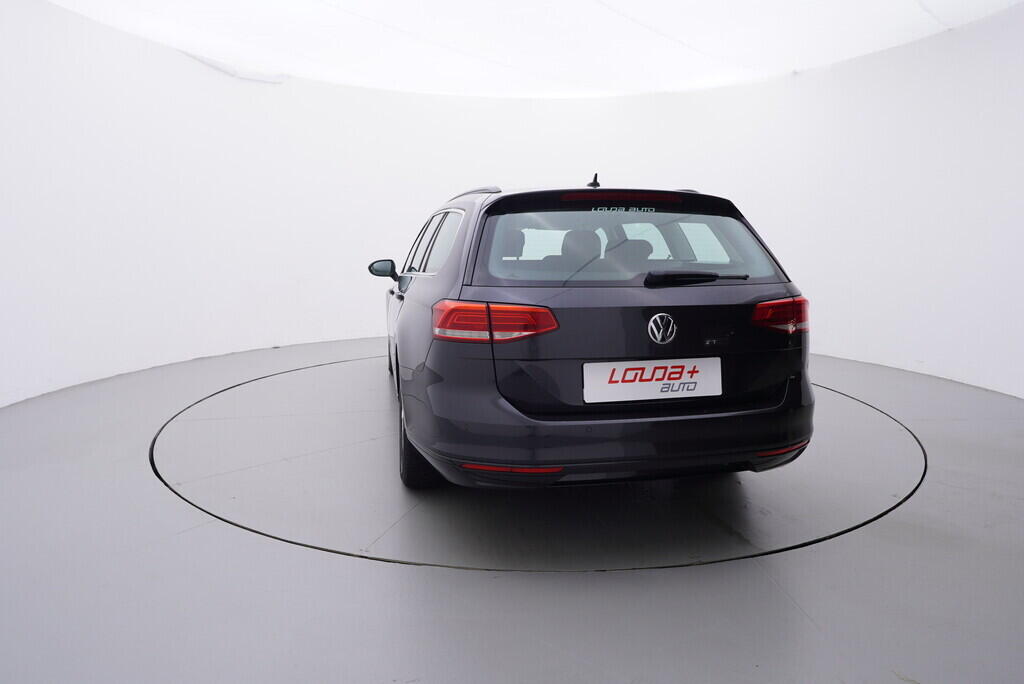 OV190V09026_13.webp_PASSAT Highline 2.0 TDI 110 kW automat