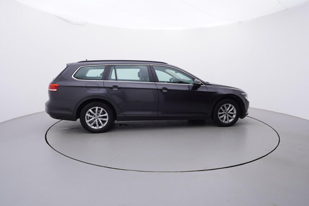OV190V09026_15.webp_PASSAT Highline 2.0 TDI 110 kW automat