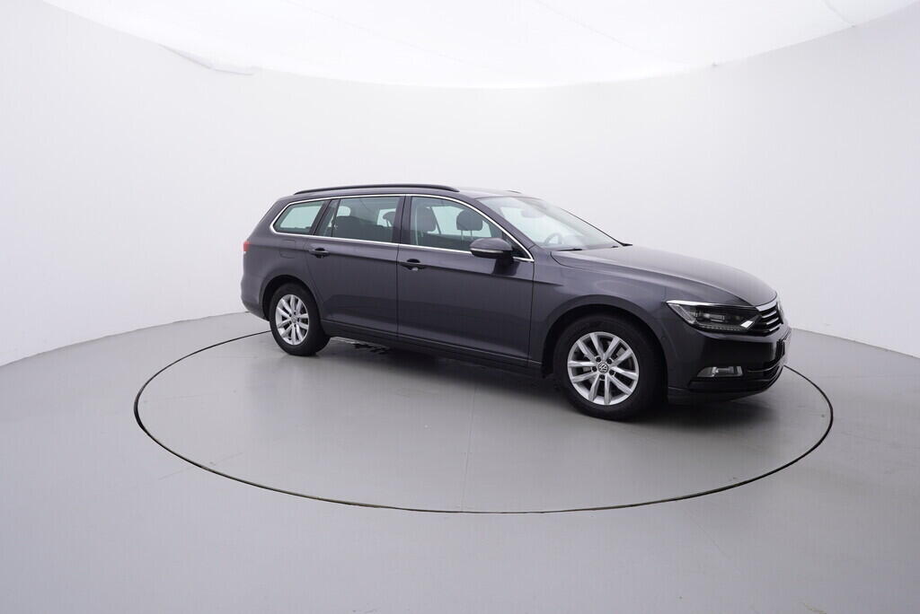 OV190V09026_16.webp_PASSAT Highline 2.0 TDI 110 kW automat