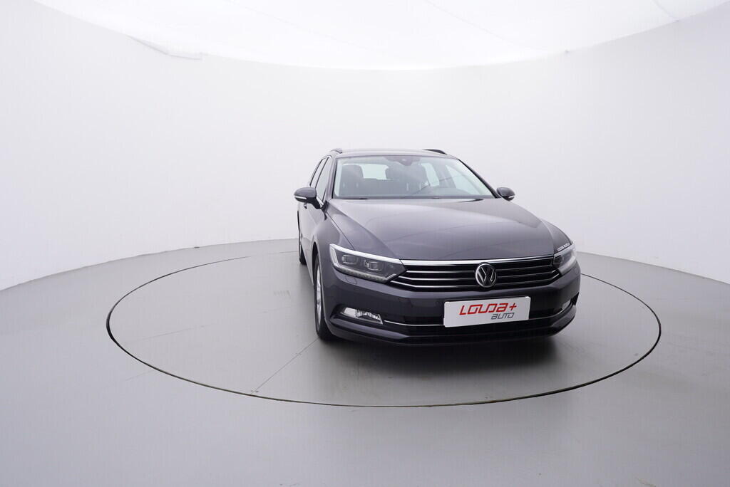 OV190V09026_17.webp_PASSAT Highline 2.0 TDI 110 kW automat