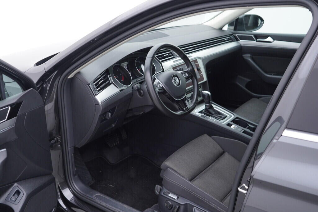 OV190V09026_18.webp_PASSAT Highline 2.0 TDI 110 kW automat