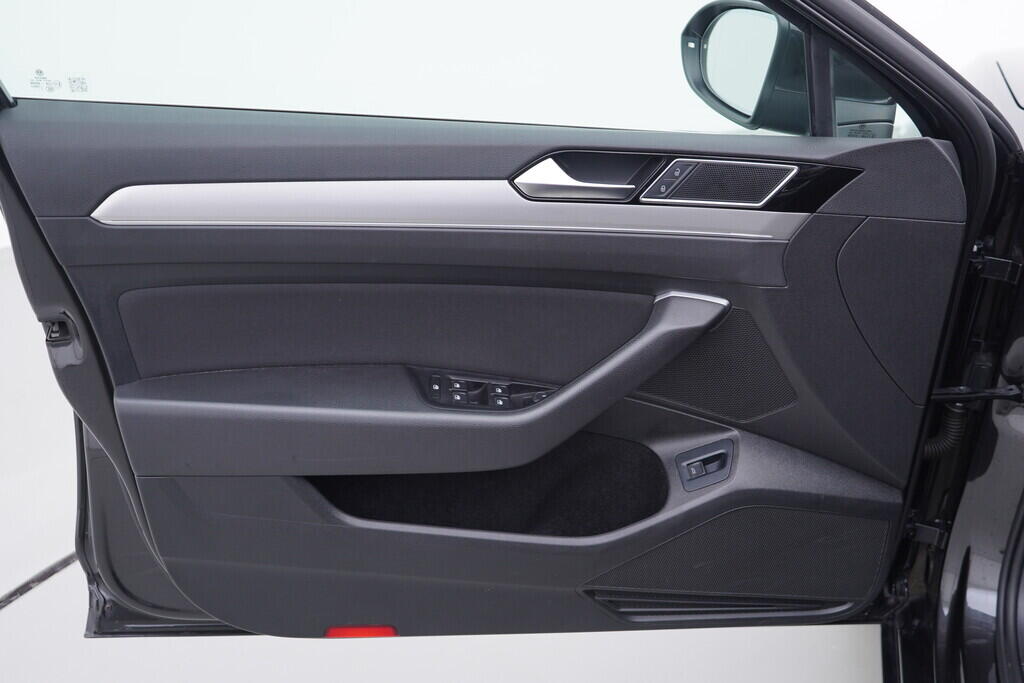 OV190V09026_19.webp_PASSAT Highline 2.0 TDI 110 kW automat