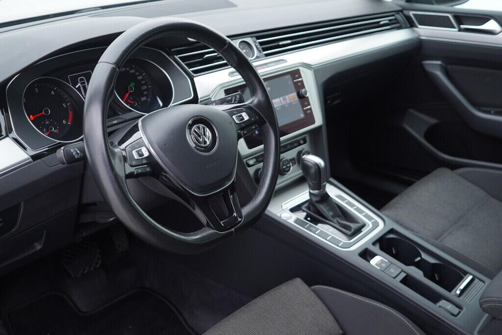 OV190V09026_22.webp_PASSAT Highline 2.0 TDI 110 kW automat