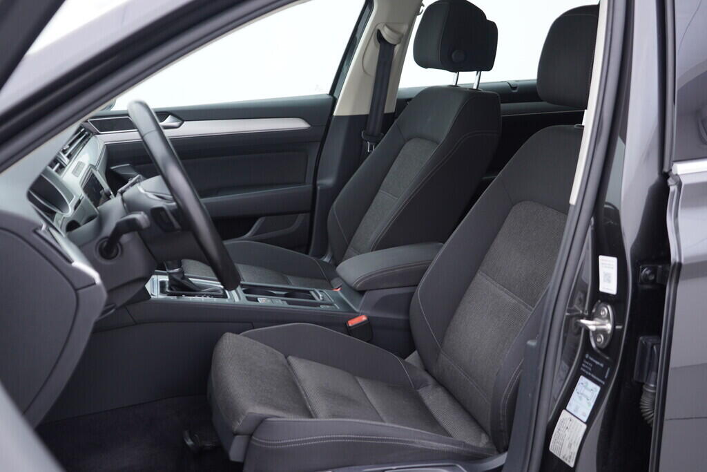 OV190V09026_23.webp_PASSAT Highline 2.0 TDI 110 kW automat