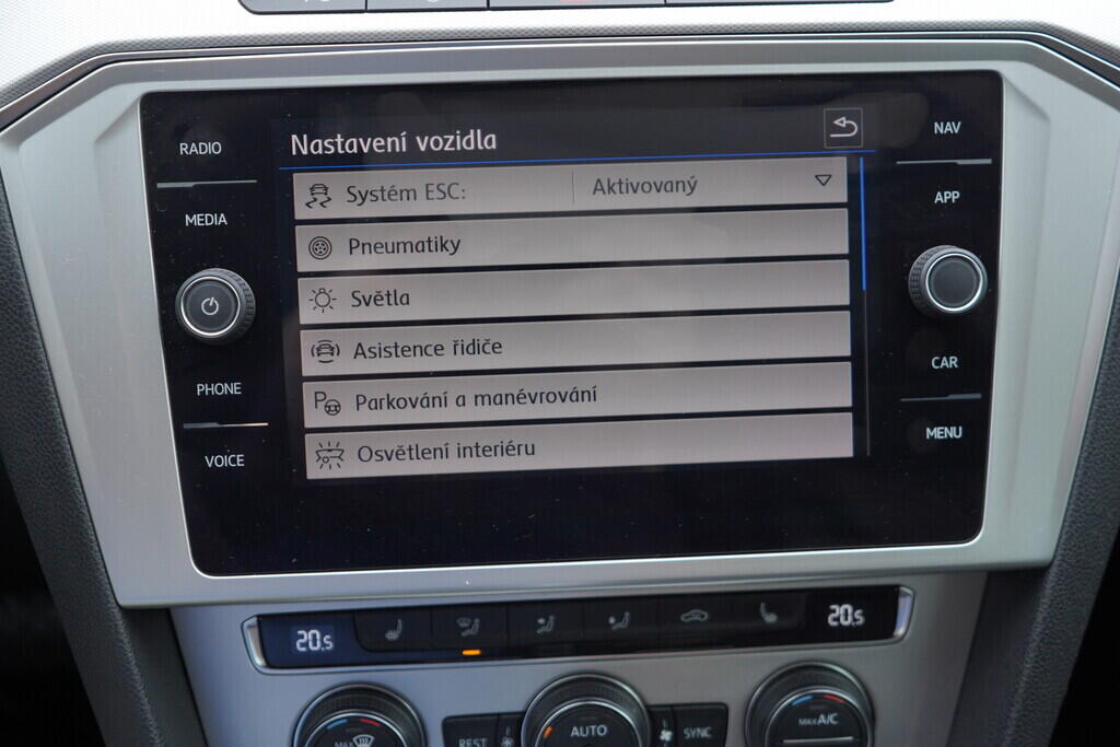 OV190V09026_34.webp_PASSAT Highline 2.0 TDI 110 kW automat