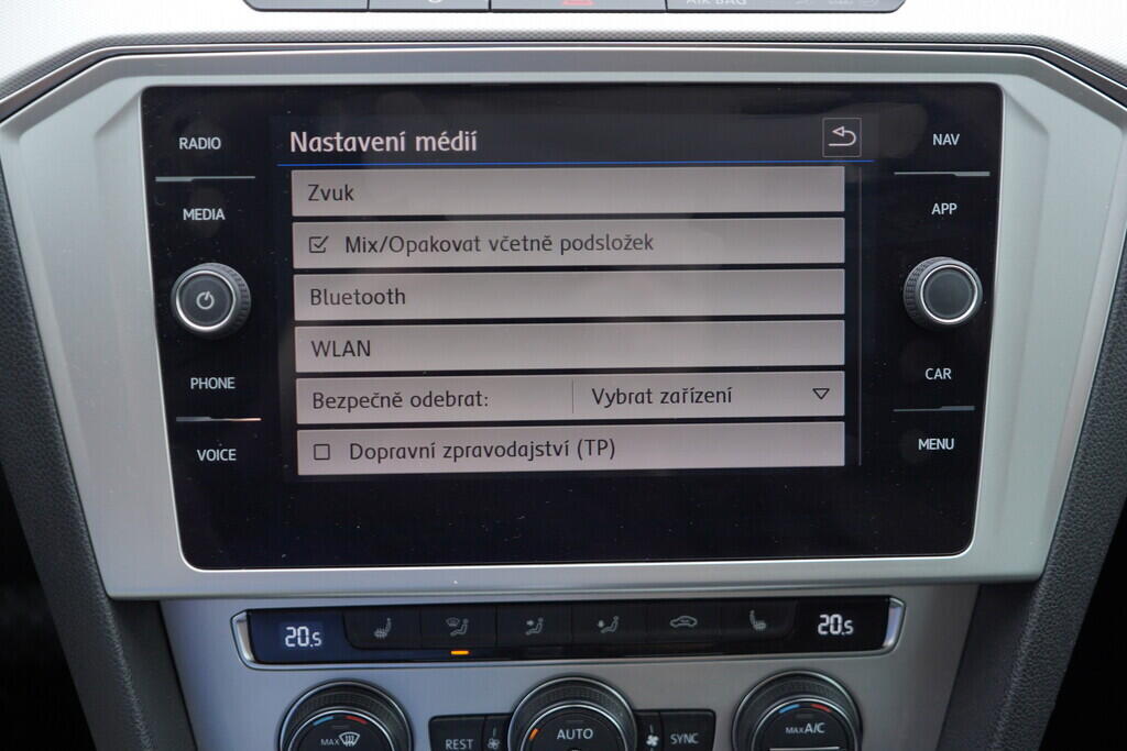 OV190V09026_35.webp_PASSAT Highline 2.0 TDI 110 kW automat