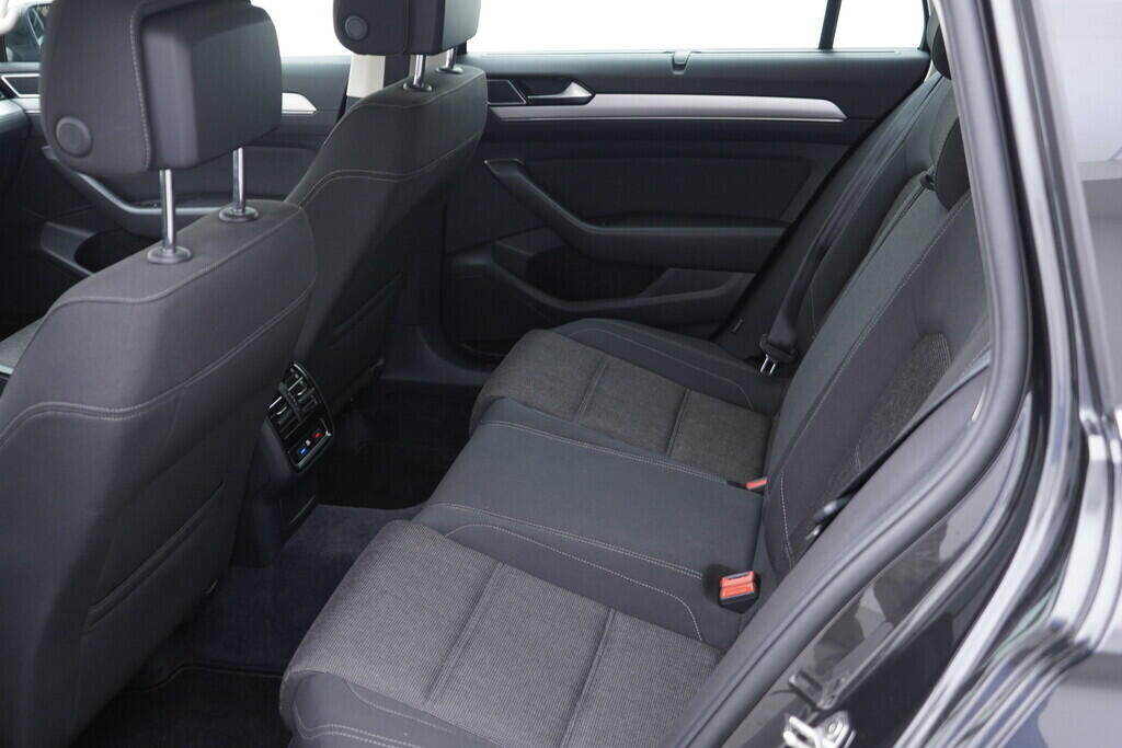 OV190V09026_39.webp_PASSAT Highline 2.0 TDI 110 kW automat