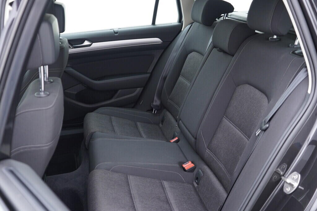 OV190V09026_41.webp_PASSAT Highline 2.0 TDI 110 kW automat