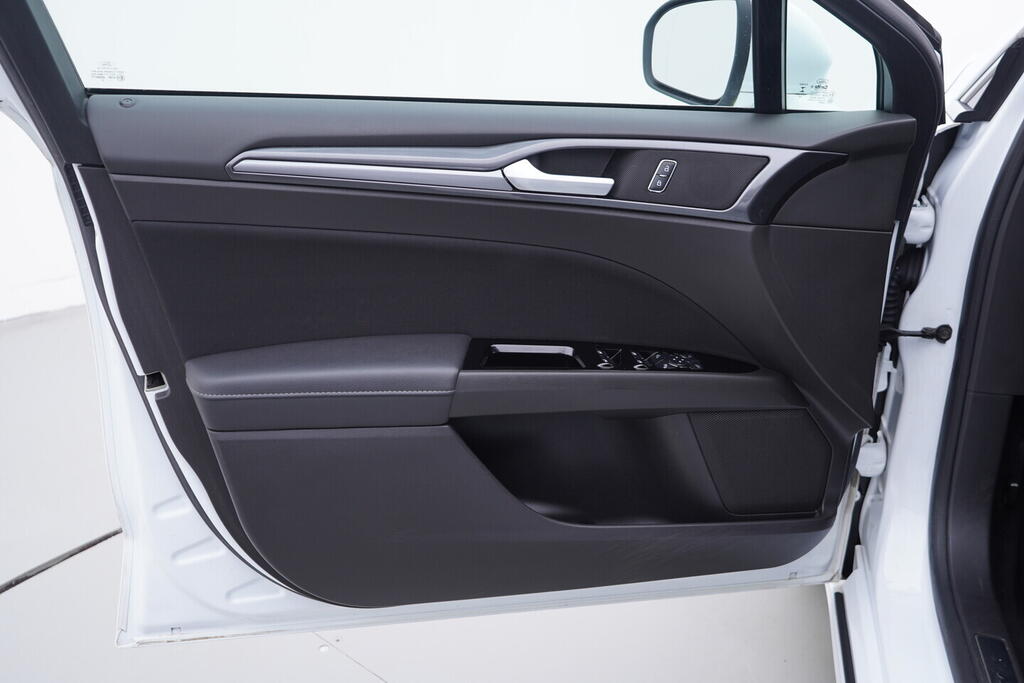 OV190V09032_19.webp_MONDEO Titanium 2.0  110 kW manuál