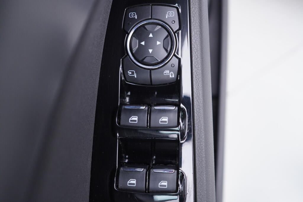 OV190V09032_20.webp_MONDEO Titanium 2.0  110 kW manuál