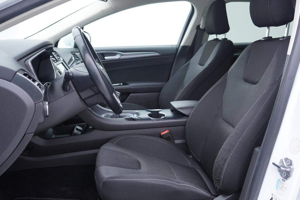 OV190V09032_22.webp_MONDEO Titanium 2.0  110 kW manuál