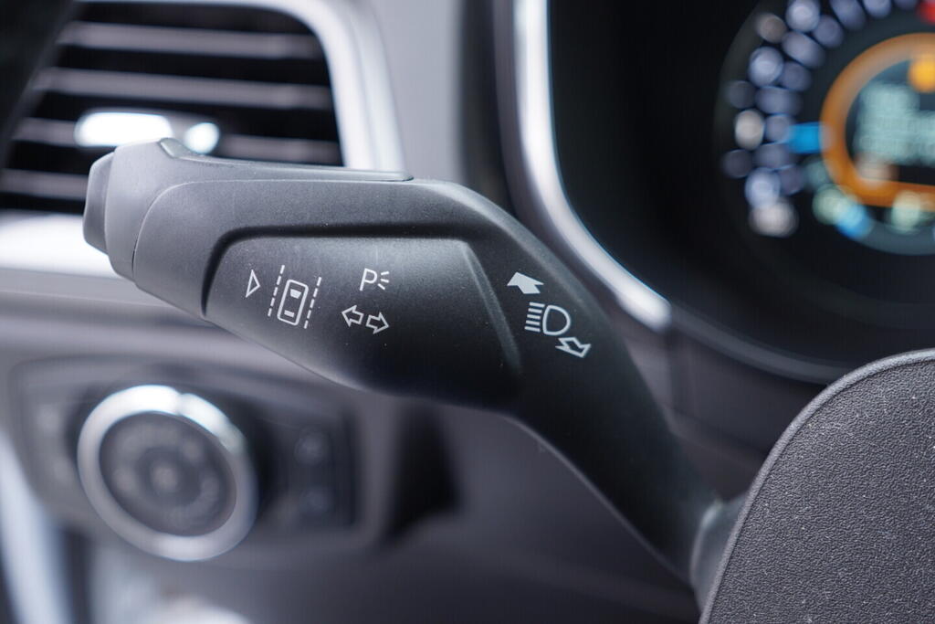 OV190V09032_23.webp_MONDEO Titanium 2.0  110 kW manuál