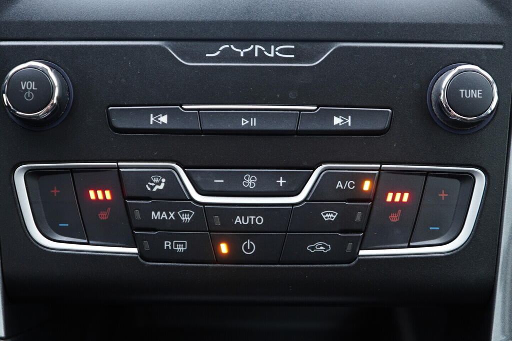 OV190V09032_31.webp_MONDEO Titanium 2.0  110 kW manuál