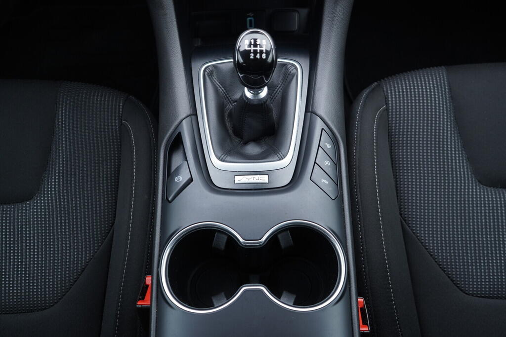 OV190V09032_32.webp_MONDEO Titanium 2.0  110 kW manuál