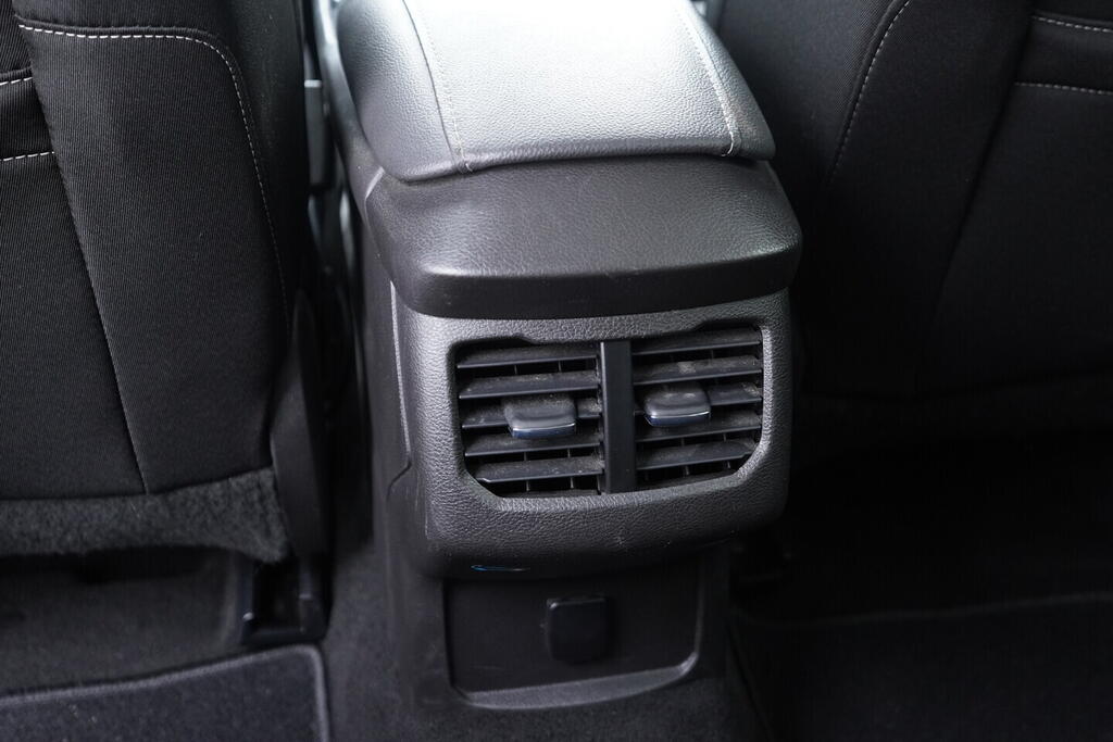 OV190V09032_35.webp_MONDEO Titanium 2.0  110 kW manuál